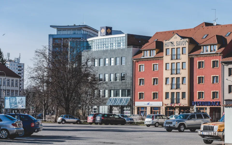 Porucha uzavře frekventované parkoviště v centru města