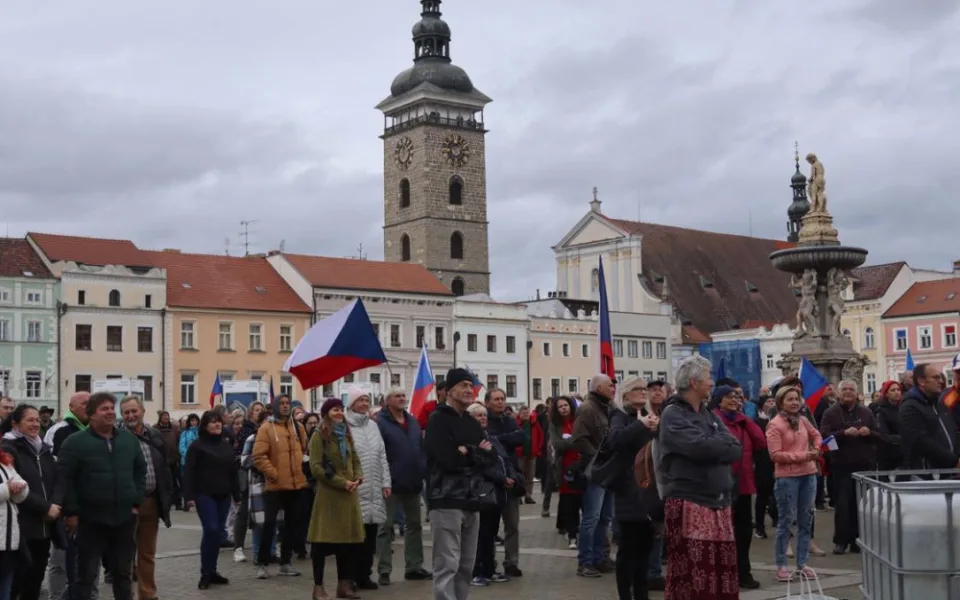 Demonstrovalo se také v Českých Budějovicích, přišlo zhruba 500 lidí