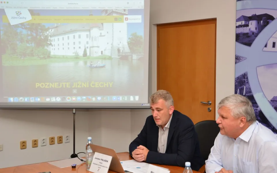 Piráti se opřeli do minulého vedení Jihočeské centrály cestovního ruchu. Jde o nedorozumění, hájí se bývalý ředitel