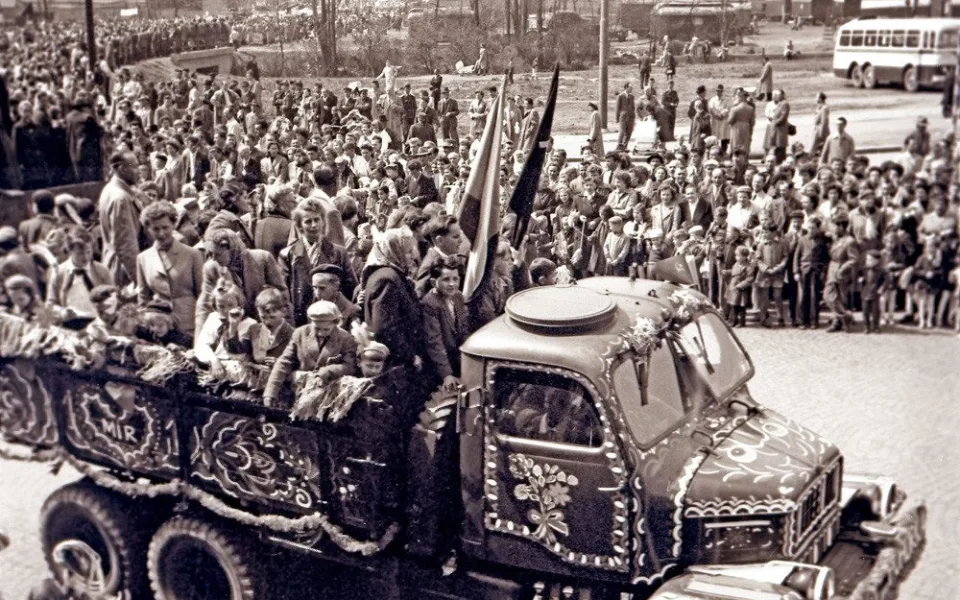 DRBNA HISTORIČKA: U Mlýnské stoky bývalo první neoficiální autobusové nádraží