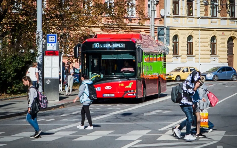 Platy v budějovické MHD by mohly příští rok stoupnout o 15 procent