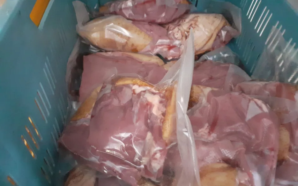 Celníci zajistili téměř 180 kilogramů masa v nevhodných podmínkách