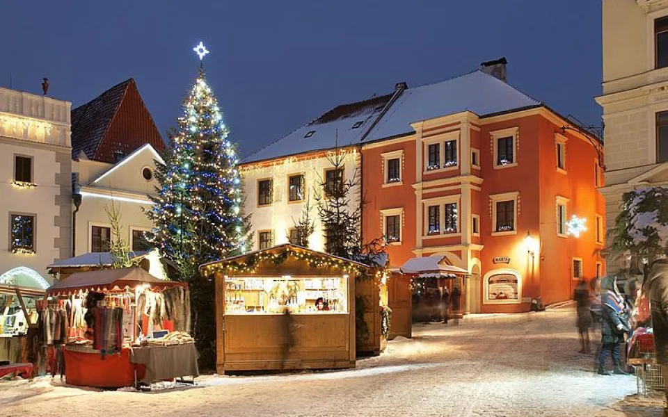 Boršov zrušil poplatky na trzích, Český Krumlov je sníží. Zájem trhovců klesá
