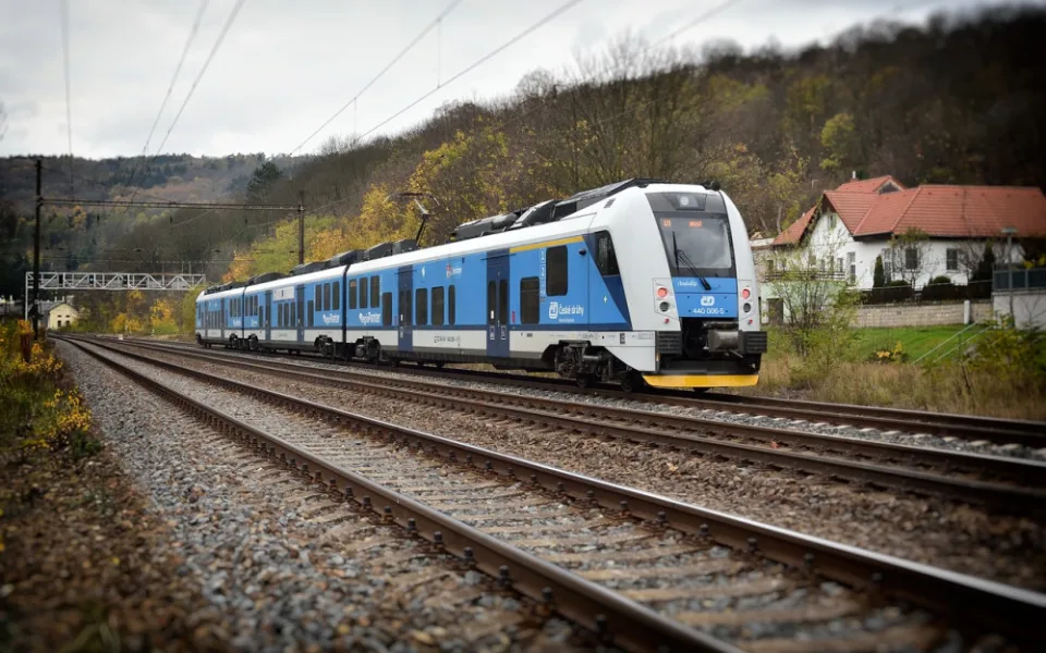 Jízdenky na železnici zdraží od prosince o 15 procent