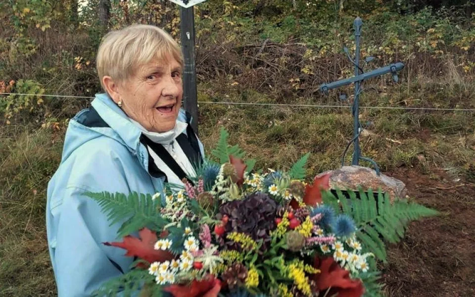 Křížek pro Emila Kintzla odhalila jeho manželka Naďa.