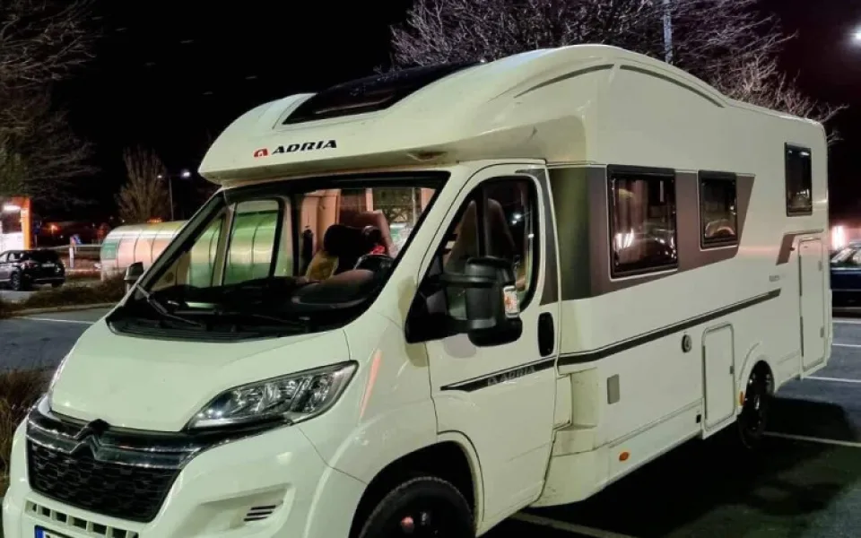 Policie vypátrala muže, který v létě ukradl karavan. Zloděj už je ve vězení
