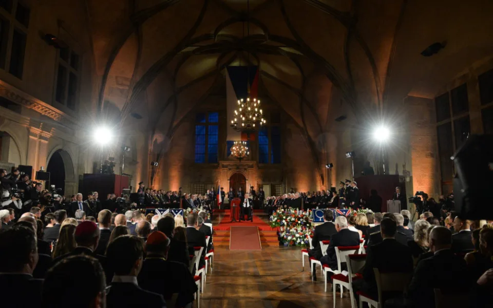 Řád Bílého lva Zeman udělil také Zelenskému. Medaili Za zásluhy dostal Tomáš Jirsa