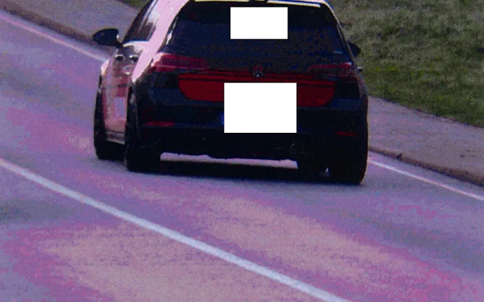 Řidič jel obcí rychlostí 125 kilometrů v hodině