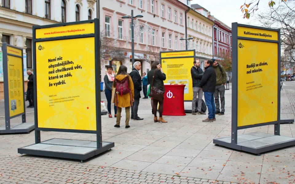 Výstava připomíná, jak nakládat s veřejným prostorem. Inspiraci pro manuál čerpalo město v Brně