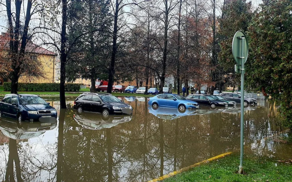 Část Budějc byla od rána bez vody. V Plzeňské prasklo potrubí