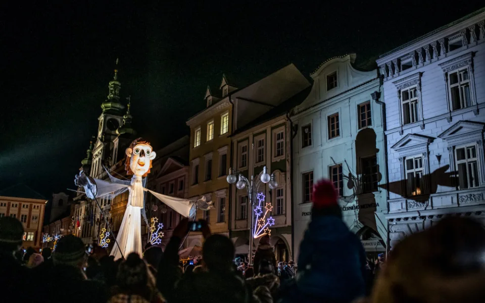 Přílet anděla bude letos bez obří loutky. Město ale připravilo jiný program