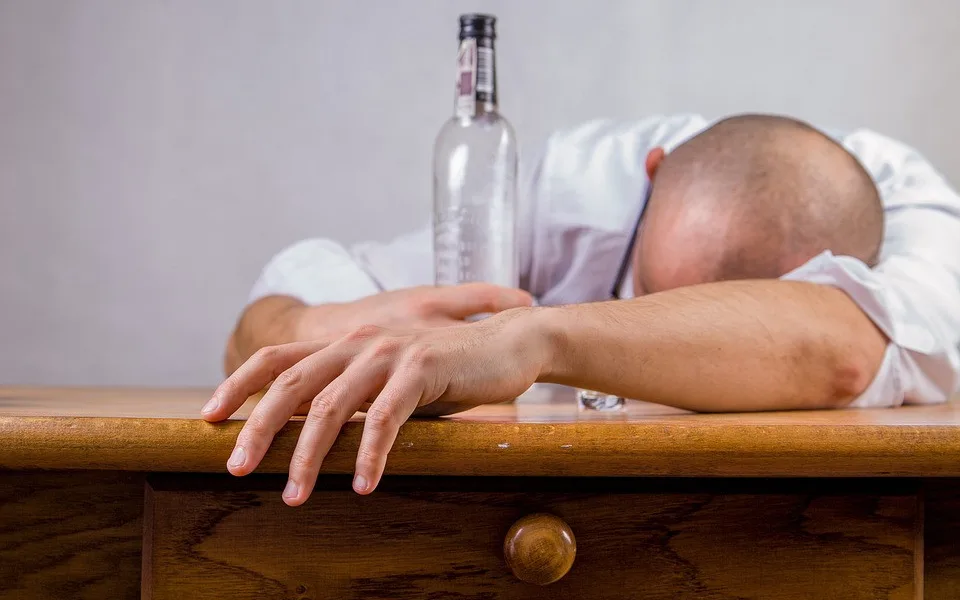 Mladík vypil čtyři lahve vodky. Nadýchal pět promile