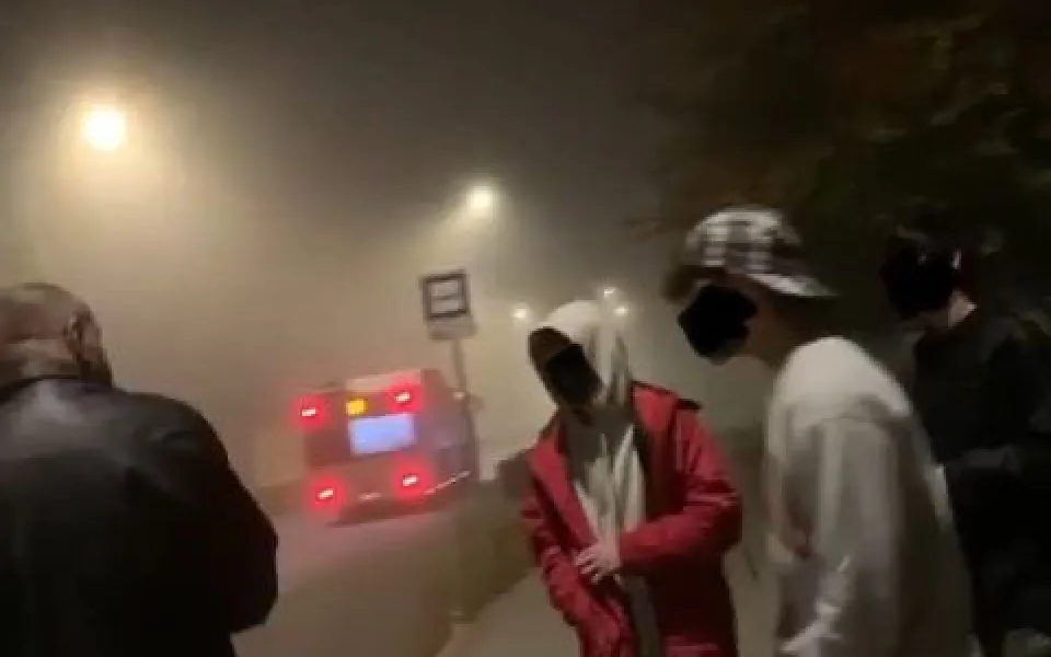 Skupinka mladistvých na sídlišti napadla muže. Policisté dva z nich obvinili