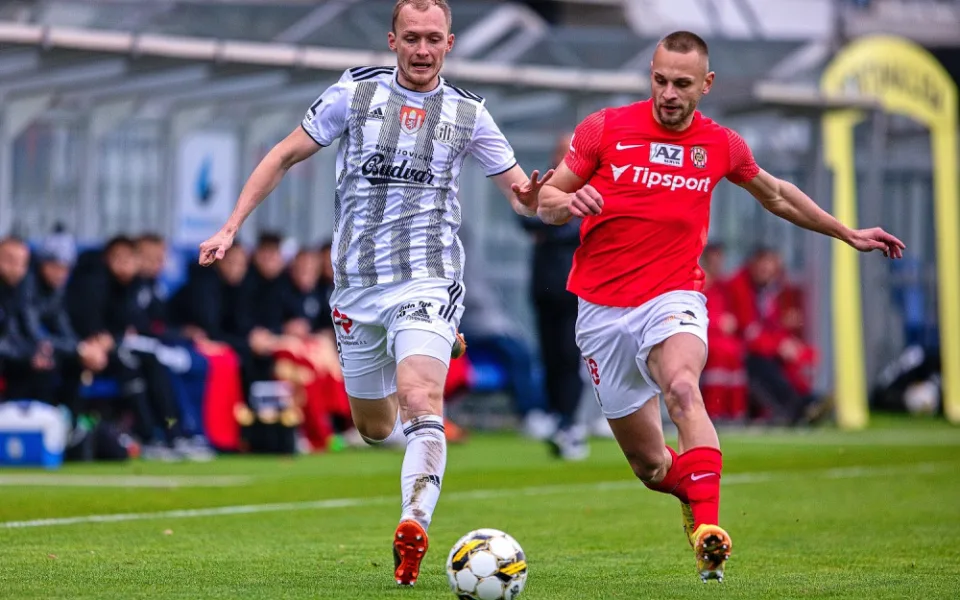 Z hostování se stal přestup. Čmelík je hráčem Dynama