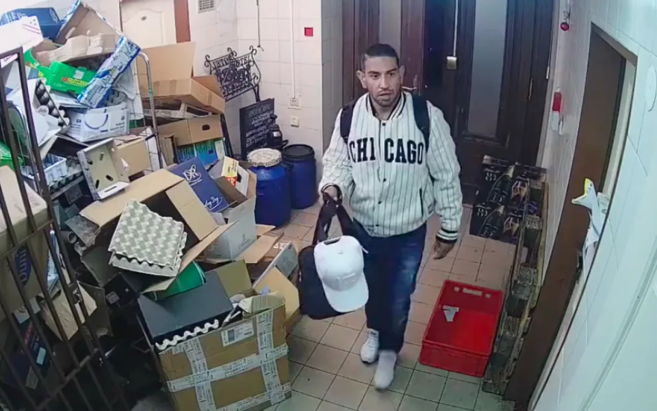 Jihočeští policisté pátrají po muži z videa. Může pomoct s vyšetřováním