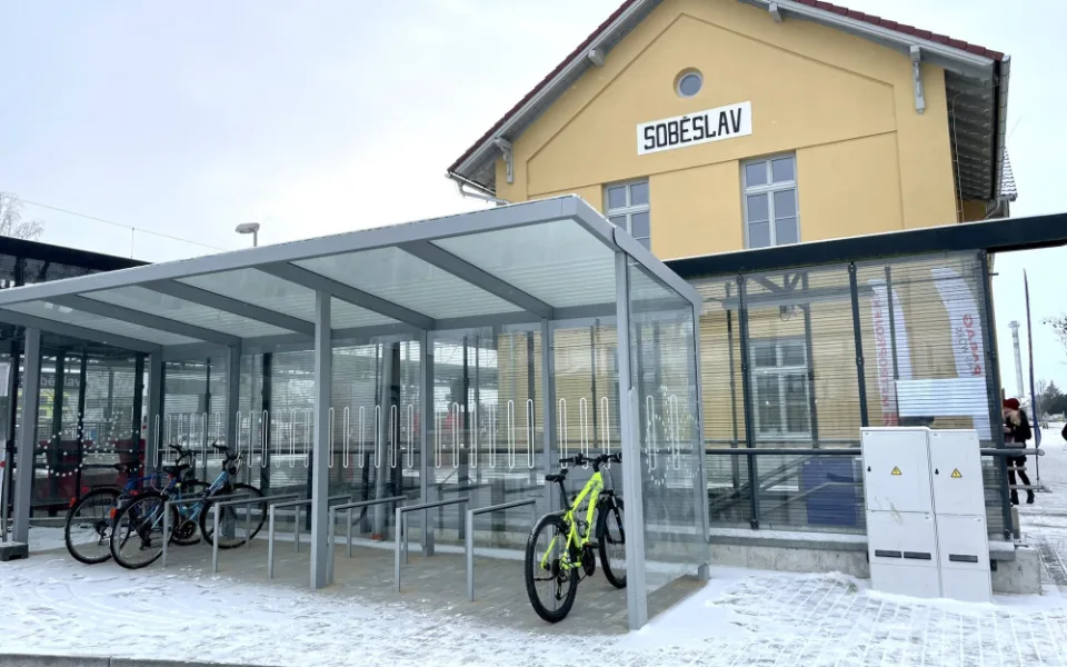 V Soběslavi otevřeli nový přestupní terminál. Autobusové nádraží nahradí parkoviště
