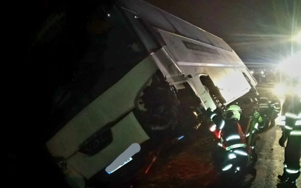 U Českých Budějovic havaroval autobus s více než 40 lyžaři
