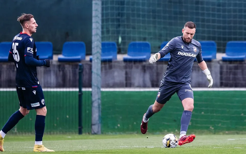 Brankáře Adama Zadražila čeká hostování v Plzni. Do Táborska míří Daniel Kerl.