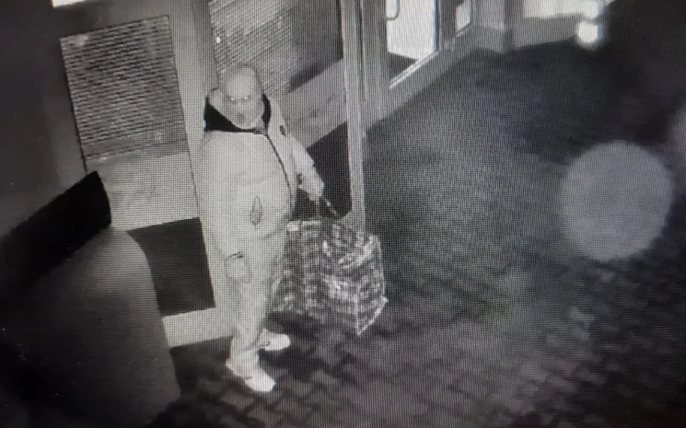 Policie pátrá po pachateli vloupání.