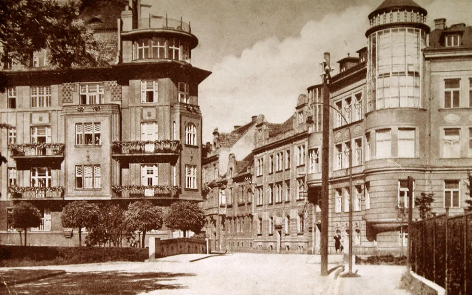 DRBNA HISTORIČKA: Jak vznikl název U Tří lvů? Souvisí s renesančním dvorcem na rohu Žižkovy