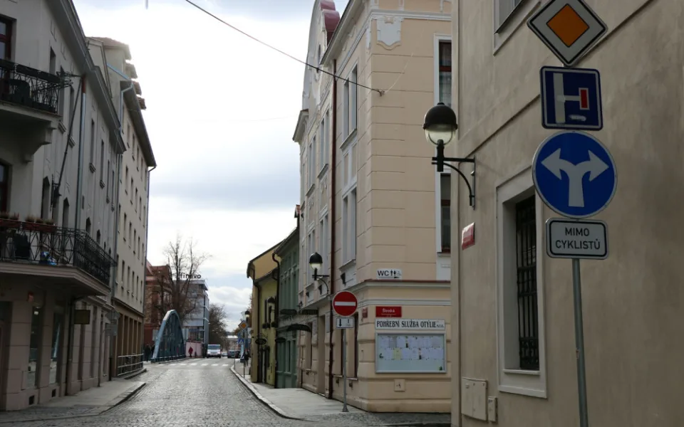 Doprava na náměstí se musí vrátit do původního stavu, rozhodl soud