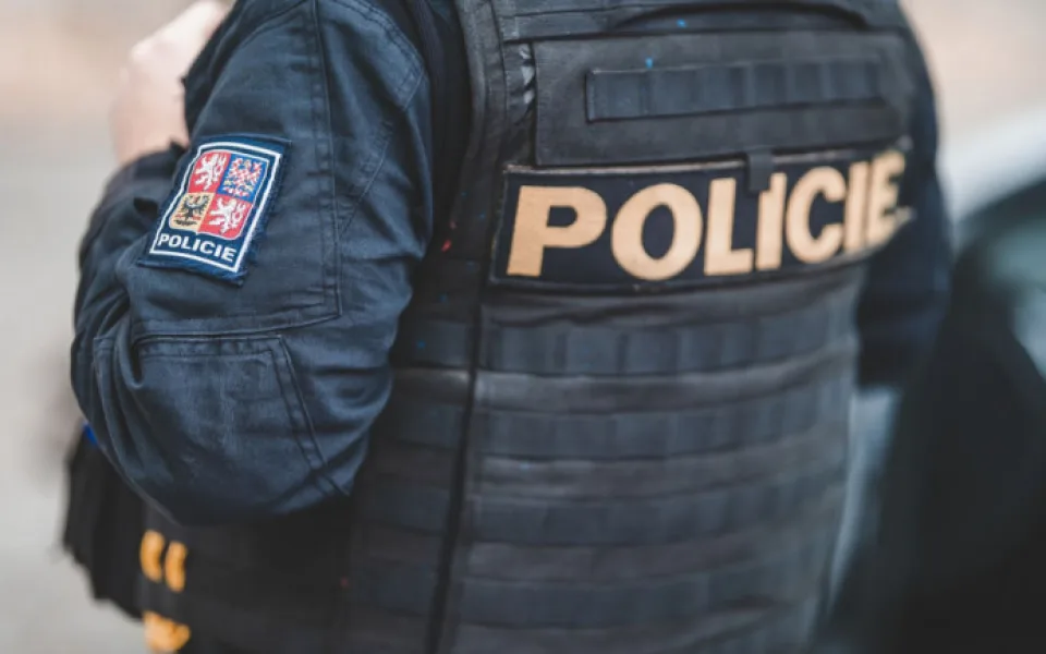 Násilník, který ohrožuje ženy nožem a pokouší se je znásilnit? Nic takového neprošetřujeme, komentuje policie