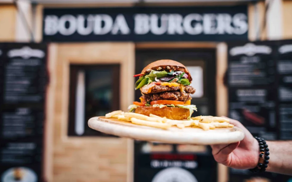 Pár šťastných náhod a dobrých rozhodnutí nás dostalo tam, kde jsme teď, říká majitel Bouda Burgers