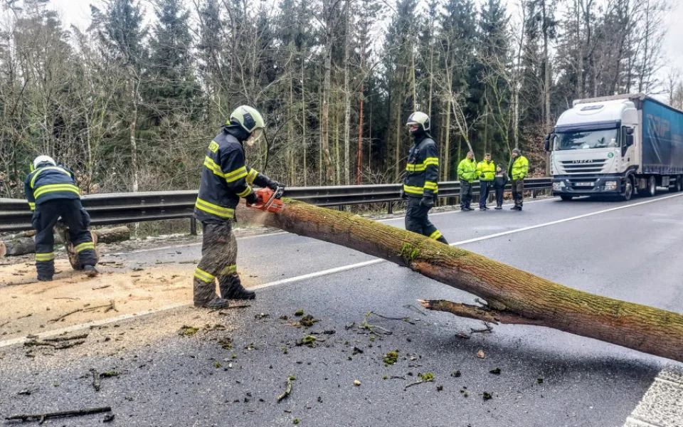Jihočeský kraj zasáhne silný vítr, varovali meteorologové