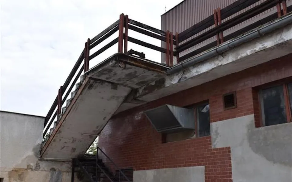 Písecký plavecký stadion potřebuje rekonstrukci. Město opraví terasu a vzduchotechniku