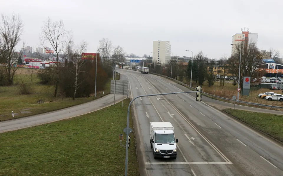 Oprava důležité silnice v Budějcích se odkládá. Další uzavírka by byla neúnosná, zní z města