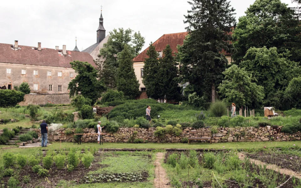 Jindřichův Hradec opraví ohradní zeď kolem Krafferovy zahrady