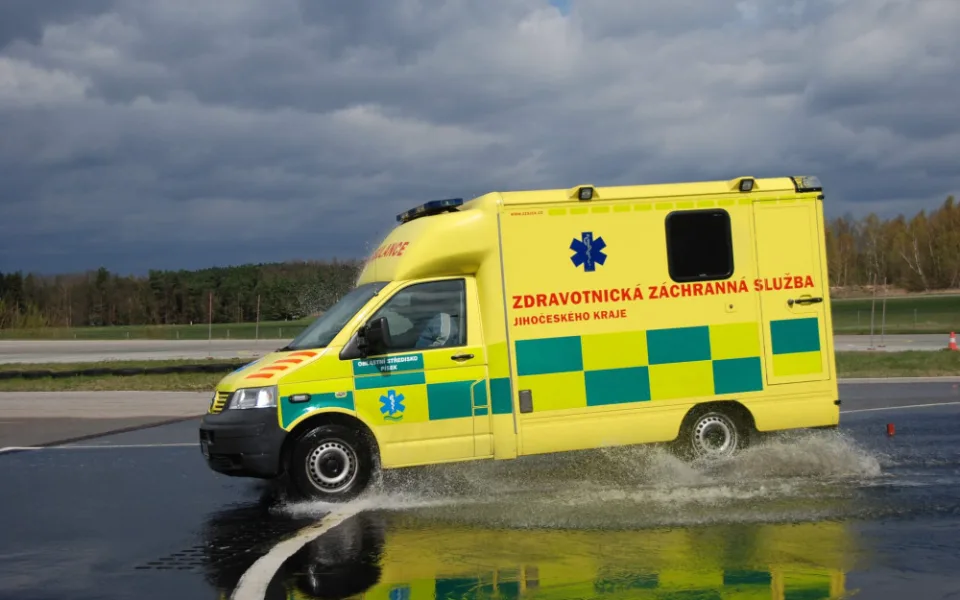 Záchranáři v sanitkách najezdili minulý rok téměř tři miliony kilometrů. Nejčastěji řeší zhoršený zdravotní stav