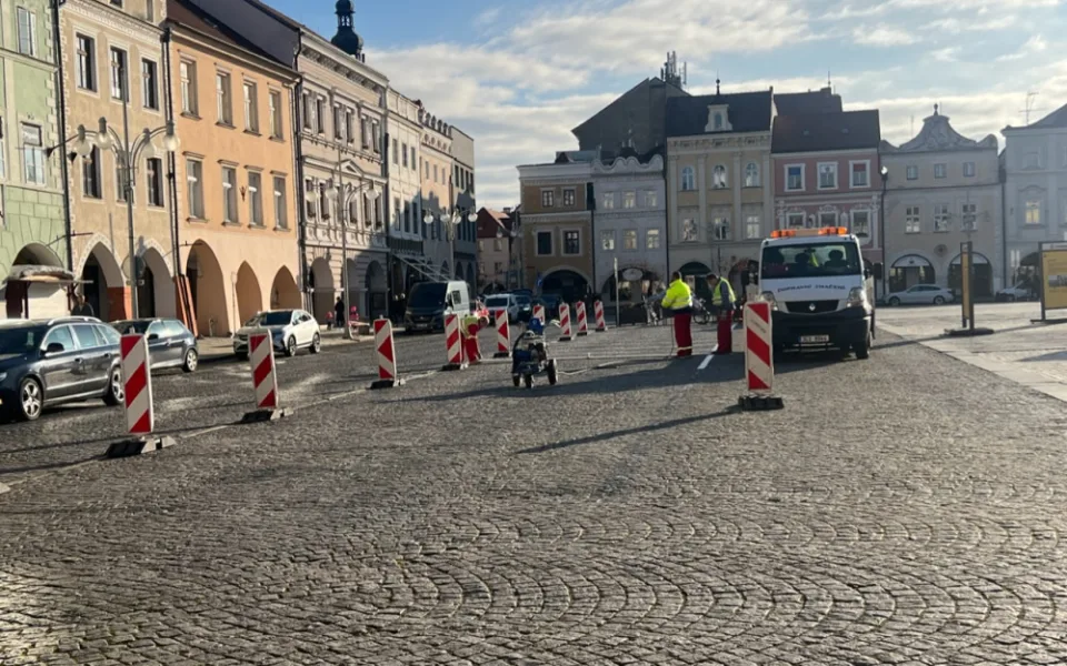Doprava na náměstí se příští týden vrátí do původního stavu