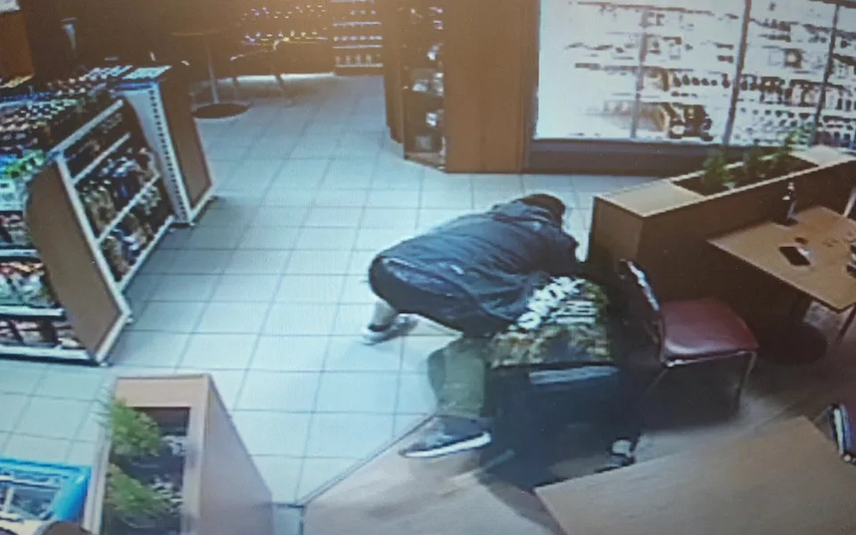 VIDEO: Bitka na čerpací stanici v Budějovicích. Policie hledá agresora hovořícího východoevropským jazykem