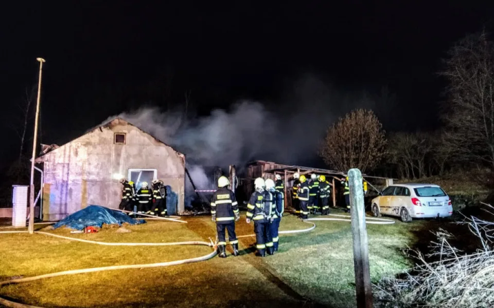 Na Jindřichohradecku hořel dům. Uvnitř explodovala propanbutanová lahev