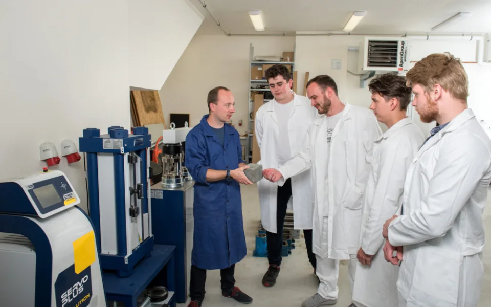 Středoškoláci z polytechniky budou využívat laboratoře VŠTE