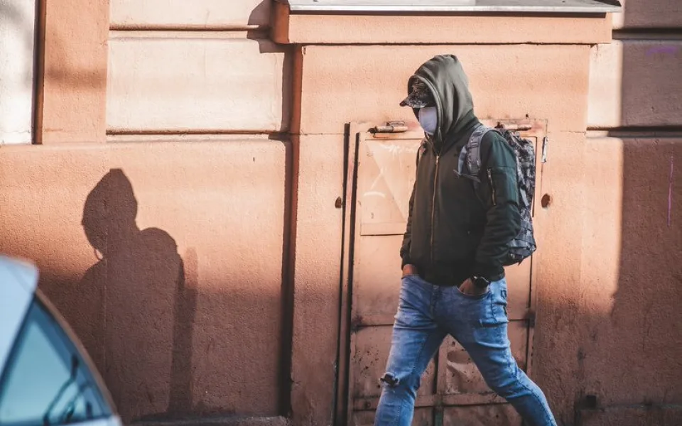 Duševní zdraví mladých dospělých vážně ovlivnila pandemie, uvádí průzkum