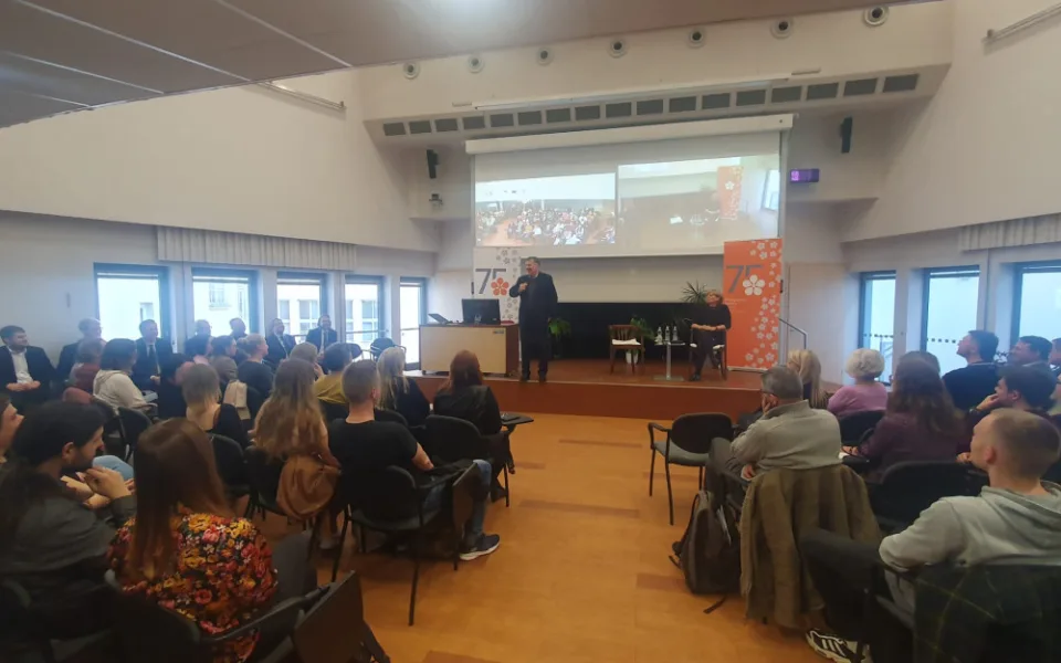 Většina krajů má na středních školách pro uchazeče dost míst, řekl ministr školství Balaš