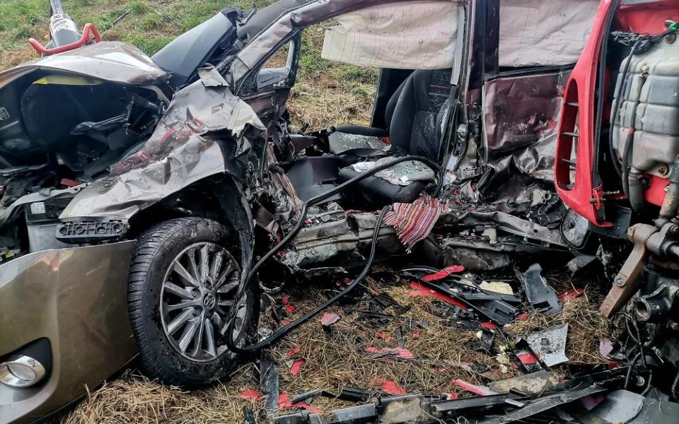 Řidička vjela přímo před rozjetý nákladní automobil, střet nepřežila