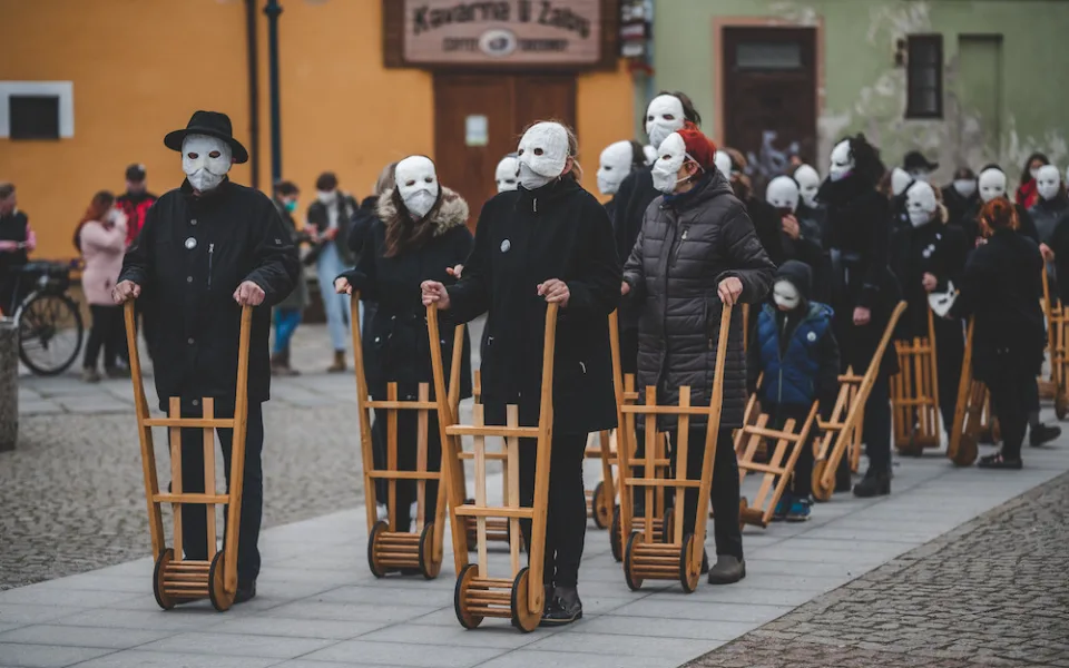 O Velikonocích budou na jihu Čech trhy, prohlídky zámků, hrkání i obří vejce