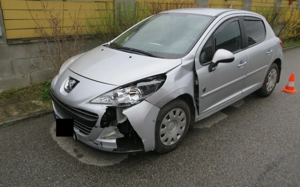 Opilý senior boural v Roudném. Po nehodě nadýchal skoro dvě promile.