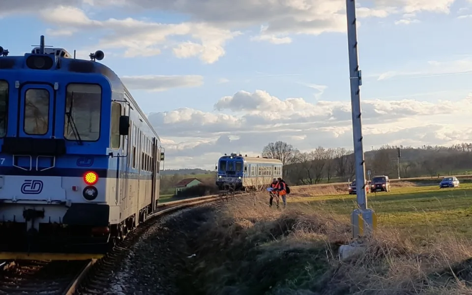 Na Písecku vyjely proti sobě dva vlaky. Soupravy zastavily jen pár desítek metrů od sebe
