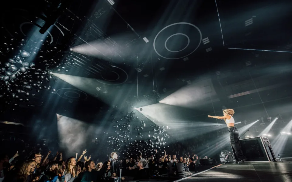 Lenny startuje svou Heartbreak Tour.  Největší hity a novou desku představí i v Budějcích