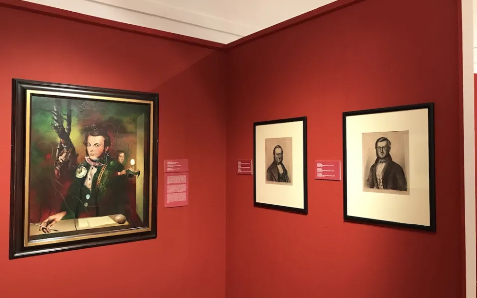 Regionální muzeum v Českém Krumlově zve na unikátní výstavu portrétů. Ty nejstarší jsou ze 17. století