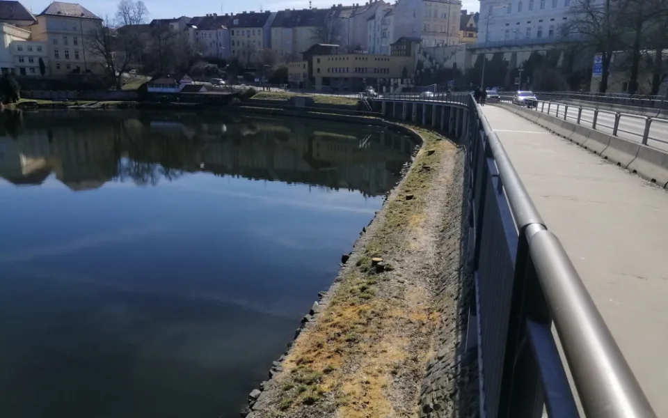 Největší letošní investice v Táboře se blíží. Město opraví lávku na hrázi Jordánu