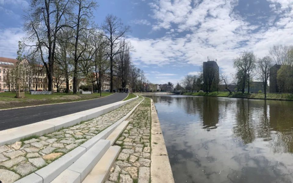 U Malše vznikla náplavka. Do nového parku lidé vyrazí v květnu