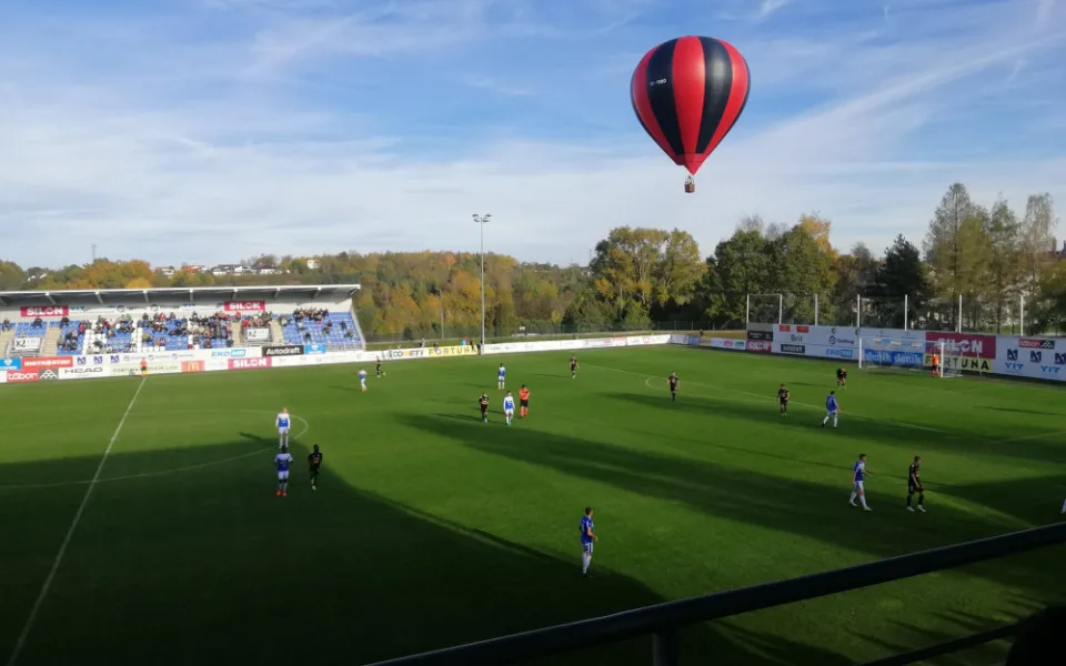 Fotbalový stadion v Kvapilově ulici.