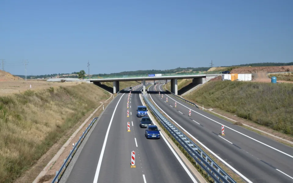 Provoz na dálnici D3 za Táborem omezí opravy. Potrvají dva měsíce