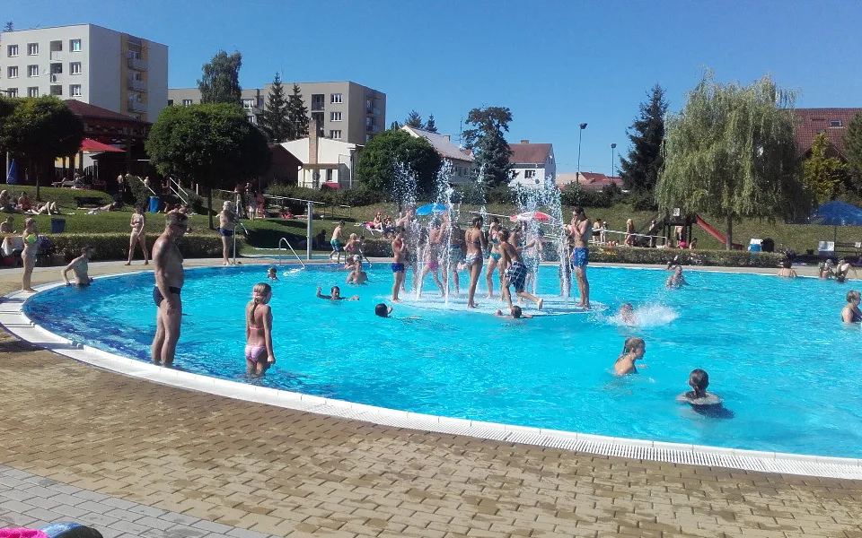 Vstupné na prachatické letní koupaliště zdraží ze 70 na 100 korun