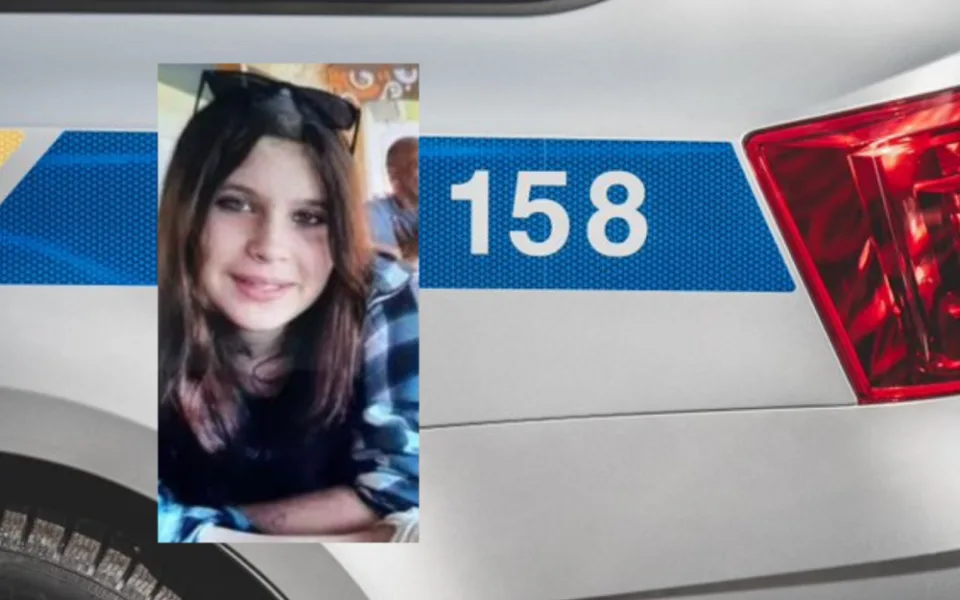 Dívku přivezli policisté domů, vzápětí se ale znovu ztratila
